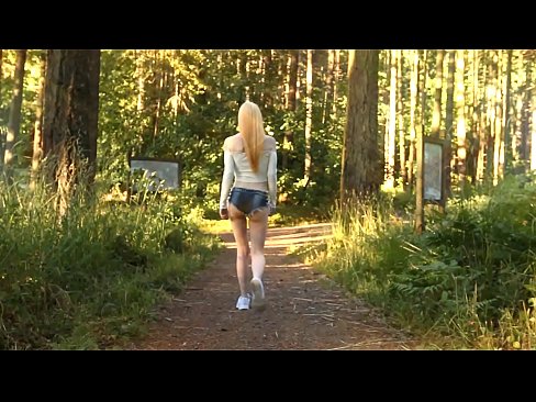 ❤️ Schöne Frau bewegt sich langsam, nicht nackt Video ❤️ Quality porn bei de.com-pornzog.ru ❌❤