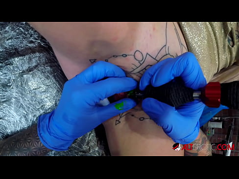❤️ Extrem tätowierte Hottie Sully Savage hat ein Tattoo auf ihrer Klitoris ❤️ Quality porn bei de.com-pornzog.ru ❌❤
